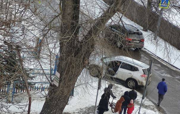 В Брянске возле школы №36 произошло ДТП на пешеходном переходе