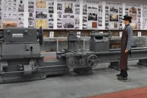 Брянцам показали «уникальный» токарный станок 1914 года