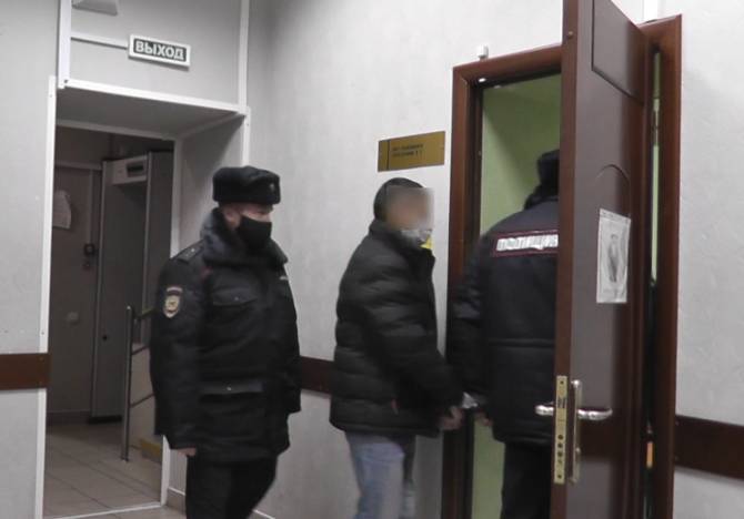 В Брянске уголовники вымогали у двоих мужчин деньги на штраф гаишникам