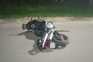 В Брянске водитель легковушки сломал голень мотоциклисту