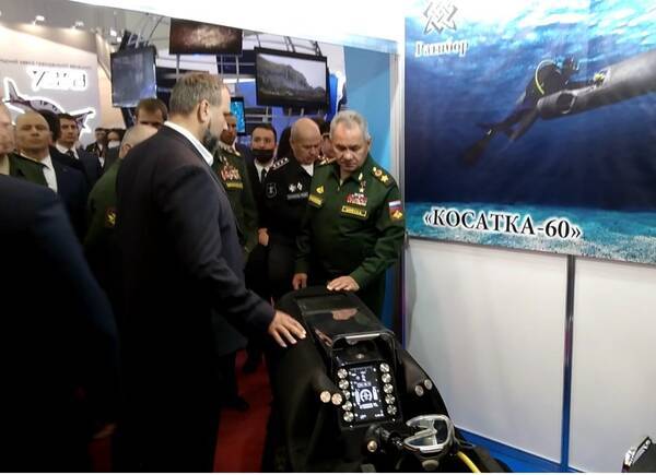 Министр обороны посетил брянский стенд «Мой бизнес» на выставке «Армия-2021»
