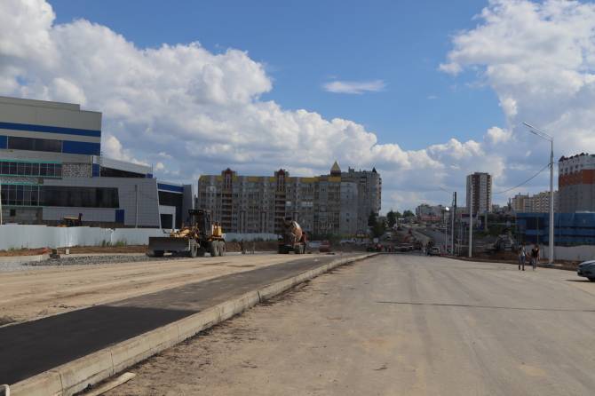 В Брянске на улице Объездной построили тротуар возле Дворца единоборств