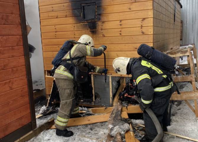 На брянском строительном рынке на Мясокомбинате загорелась баня