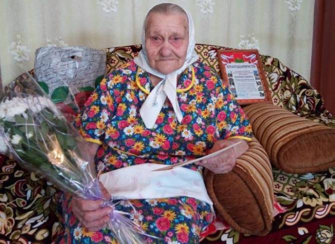 Жительницу Брянска поздравили с 95-летним юбилеем