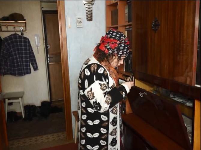 В Почепском районе лжесоцработница украла у двух старушек 140 тысяч рублей