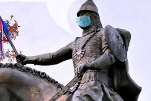 Брянские власти нацепили маску на памятник Святому Пересвету