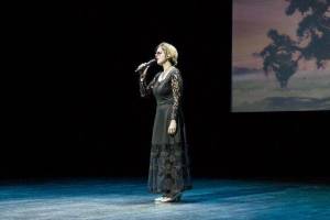 Незрячая брянская певица Карина Жакова стала финалисткой фестиваля «Время Победы»