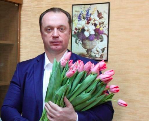 Сергей Антошин пожелал брянским женщинам счастья и удачи 