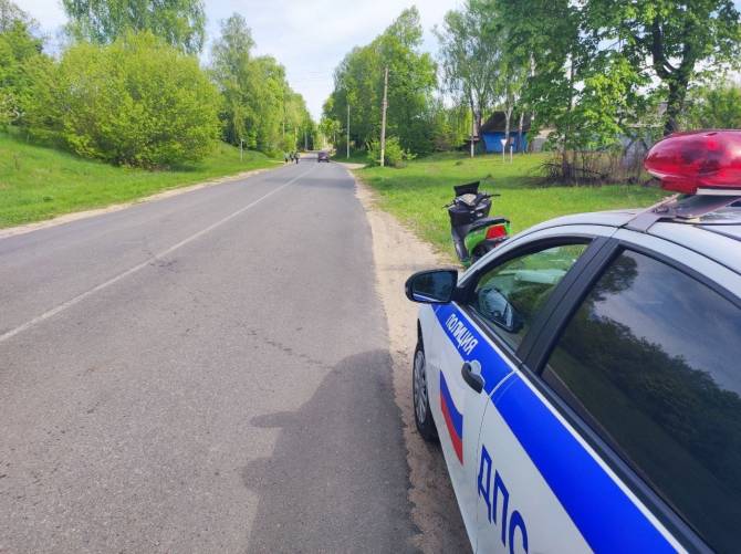 В новозыбковском селе поймали пьяного 28-летнего мужчину на мопеде