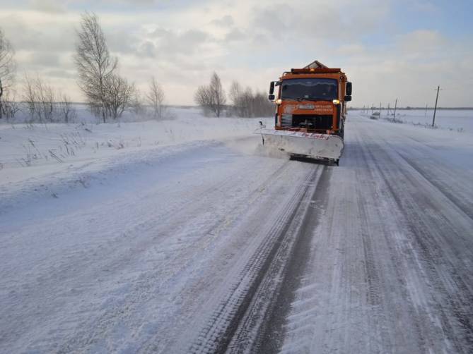 В Брянской области на борьбу со снегом вышли 353 единицы техники