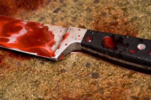 В Брянске уголовник пырнул ножом в живот обидчика родственницы