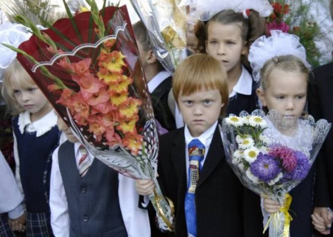 В брянских школах 1 сентября пройдет без традиционных линеек