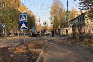 В Брянске на Володарке стоянку для полицейских машин затопило фекалиями
