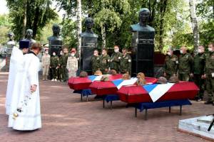 В Навле перезахоронили останки советских воинов