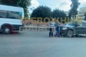 В Брянске на проспекте Ленина столкнулись маршрутка №44 и Mitsubishi