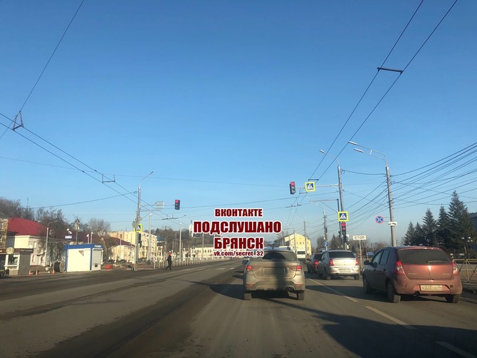 В Брянске у Набережной заработал новый светофор