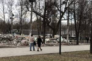 Майский парк в Брянске изуродовали руинами кафе Коломейцева