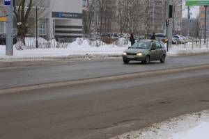 В Брянске развалилась дорога на одной из центральных улиц города