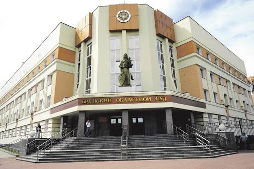 Брянский областной суд заменит окна и двери за 2,5 миллиона рублей