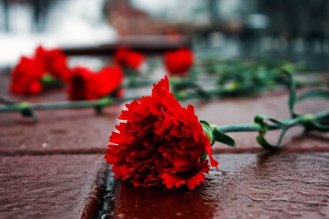 В Брянске почтили память героев на площади Воинской славы