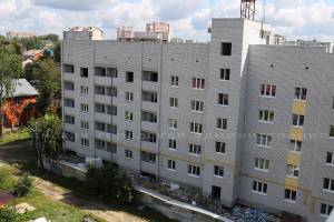 В Брянске продолжается стройка пятиэтажки для переселенцев из аварийных домов