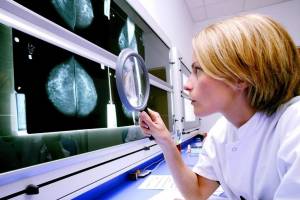 В Брянской области врачам за ранее выявление онкологии выплатят 581 тысячу рублей