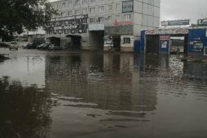 В Брянске улица Фрунзе превратилась в море