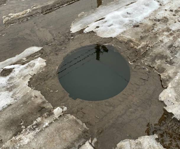 Опасную ловушку сфотографировали в Володарском районе Брянска