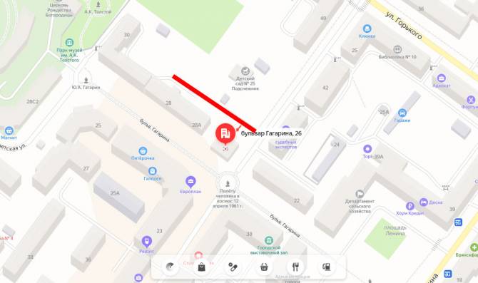 В Брянске запретили остановку машин возле бульвара Гагарина