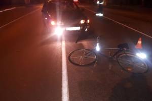 В Карачеве 51-летняя женщина на велосипеде попала под колеса легковушки