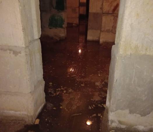 В Клинцах из-за аварии на коллекторе канализацией затопило 8 подвалов многоэтажек