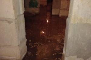 В Клинцах из-за аварии на коллекторе канализацией затопило 8 подвалов многоэтажек