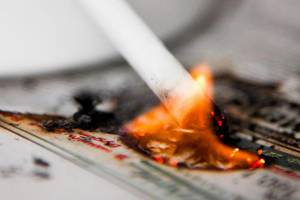 На Брянщине 8 человек погибли при пожаре из-за сигареты