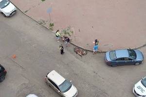 В Брянске на улице Дуки автомобиль сбил ребёнка на велосипеде