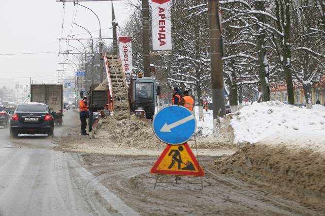 С дорог Брянска ночью исчезли 500 тонн снега
