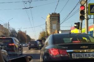 В Брянске Красноармейская встала в пробке от «Мельницы» до таксопарка