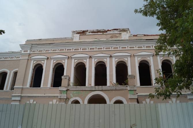 В Клинцах уничтожать историческое здание техникума продолжают дожди