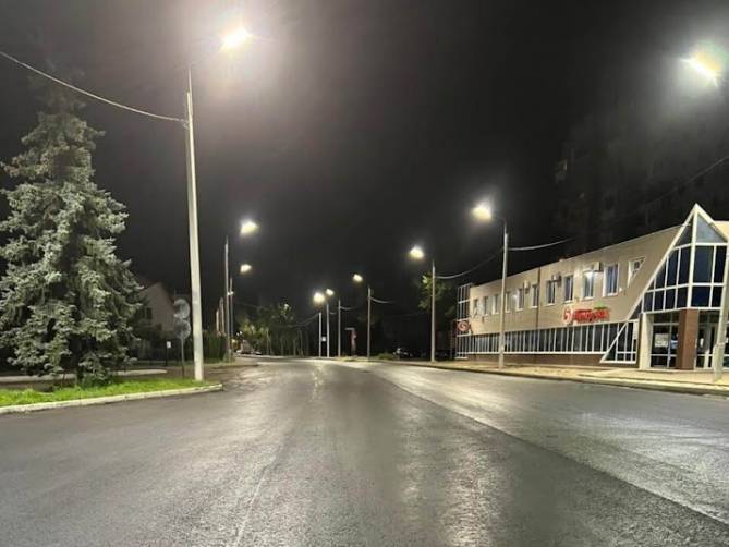В Брянске на улице Камозина включили новое светодиодное освещение