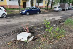 В Брянске водителей предупредили о провале на улице Медведева