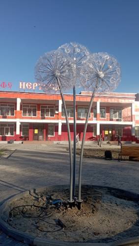 В Брасовском районе смонтировали фонари в форме одуванчиков