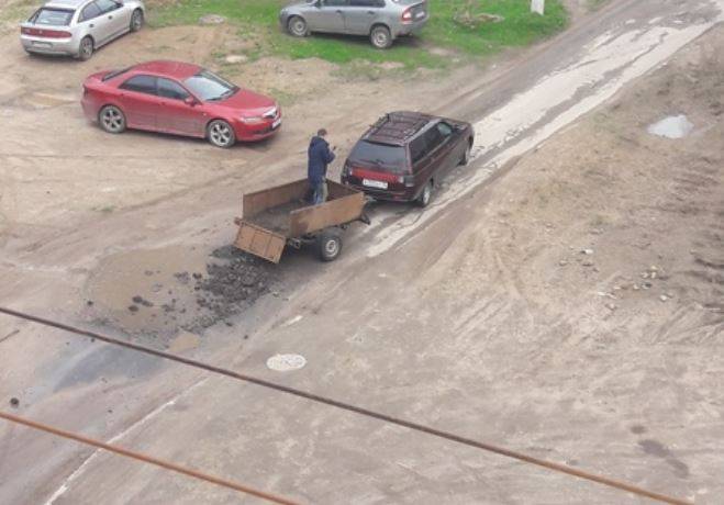 Жители Клинцов начали сами ремонтировать перекрестки в городе