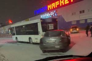 В Брянске автобус попал в ДТП возле гипермаркета «2х2»