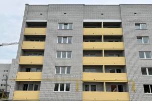 В Брянске на улице Витебской продолжается строительство дома для переселенцев из ветхого жилья