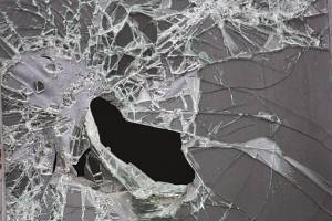 В Новозыбкове вандалы выбили окна кафе «Встреча»