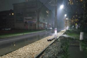 Аттракцион для экстремалов: В Унече после дождя появилась непроходимая улица
