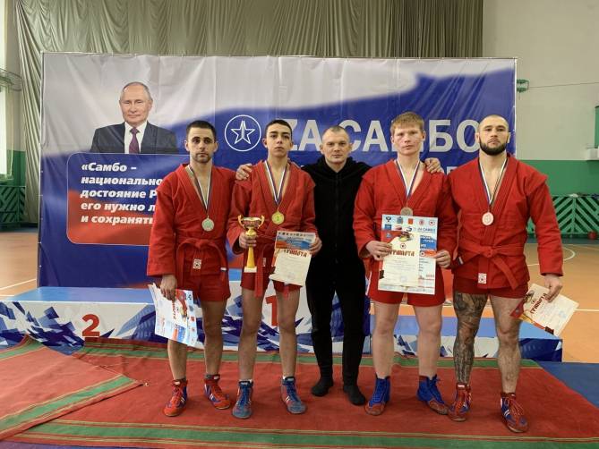 Брянские самбисты завоевали 4 медали на всероссийских соревнованиях