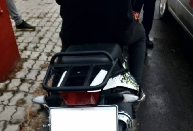 В Трубчевском районе 14-летний школьник устроил покатушки на мотоцикле 