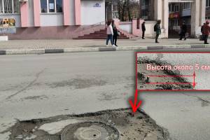 Брянских водителей предупредили об опасной ловушке на улице Красноармейской
