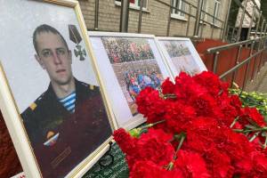 В Брянске открыли мемориальную доску погибшему в Украине Виталию Филину