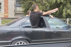 В Брянске покатушки молодежи на «BMW» с высовыванием из окон закончились штрафами